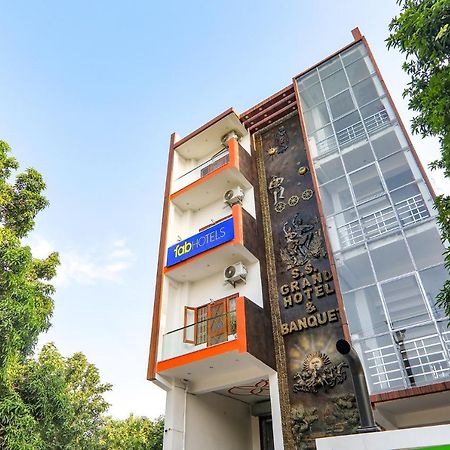 Hotel Fabexpress Ss Grand Banthra Sikandarpur Exterior foto
