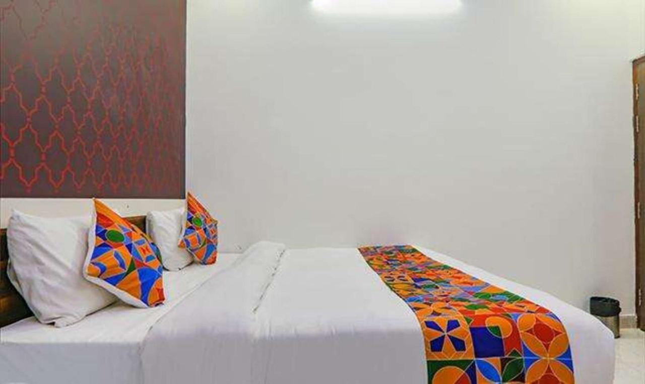 Hotel Fabexpress Ss Grand Banthra Sikandarpur Exterior foto
