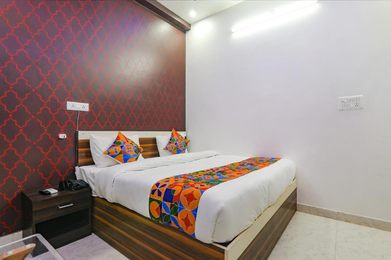 Hotel Fabexpress Ss Grand Banthra Sikandarpur Exterior foto