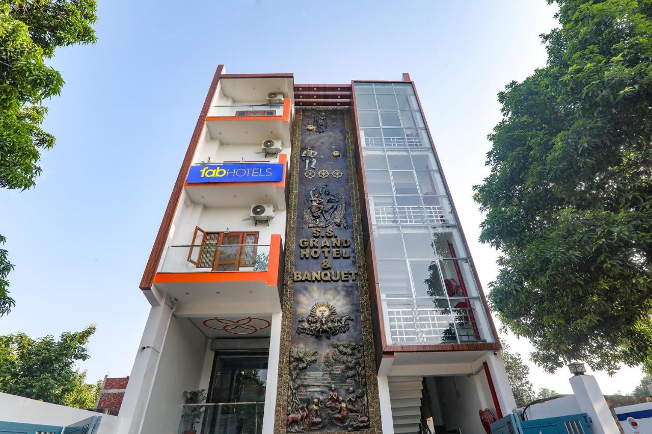 Hotel Fabexpress Ss Grand Banthra Sikandarpur Exterior foto