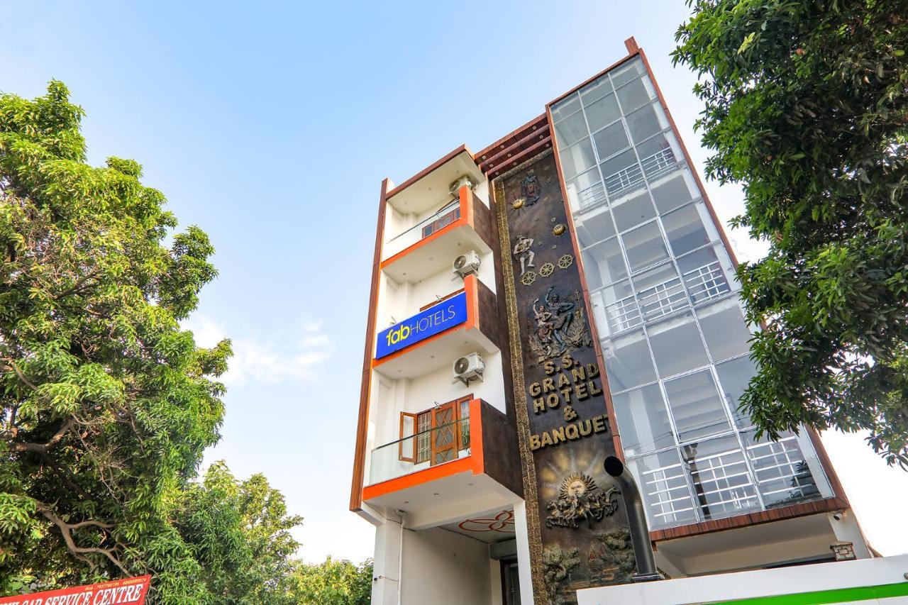 Hotel Fabexpress Ss Grand Banthra Sikandarpur Exterior foto
